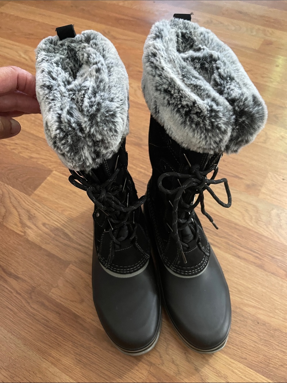 Khombu sz 7 Black Winter Lace-Up Faux Fur Boots, like new